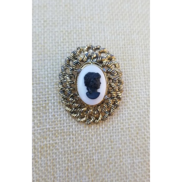 Cameo Gold Tone White and Black. 40 mm. - Picture 3 of 3